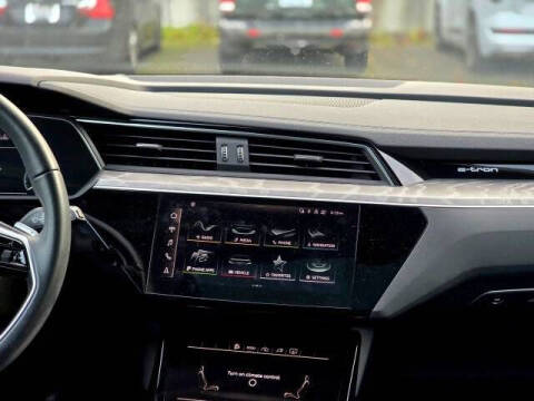 2022 Audi e-tron quattro Premium