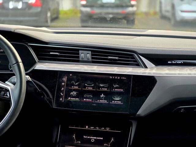 2022 Audi e-tron quattro Premium