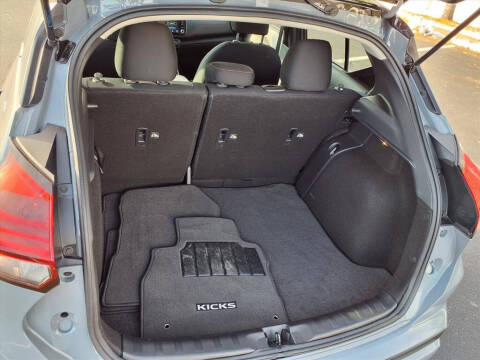 2023 Nissan Kicks SR