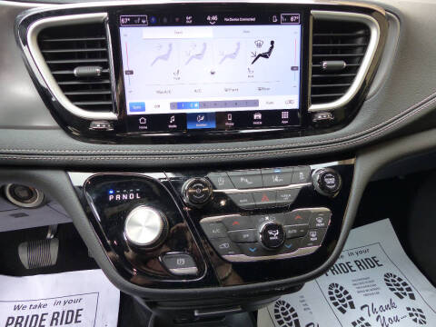 2025 Chrysler Pacifica Select