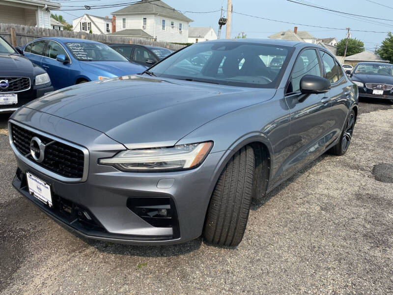 2019 Volvo S60 R-Design's photo
