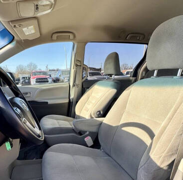 2017 Toyota Sienna L 7-Passenger