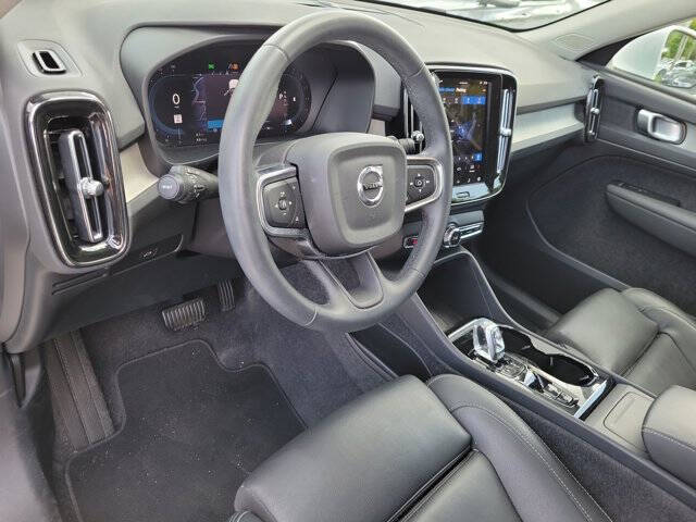 2024 Volvo XC40 B5 Plus Bright Theme