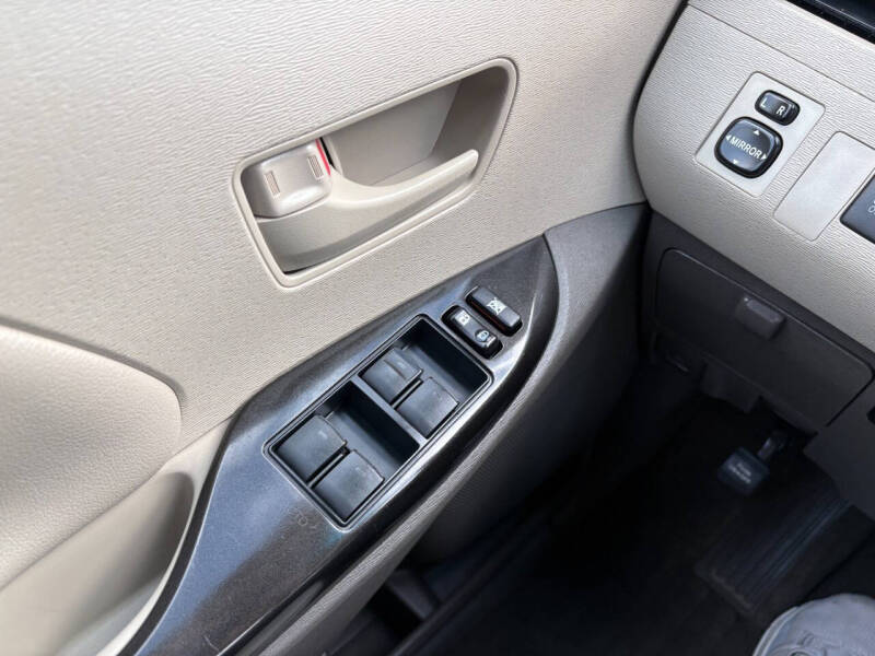 2011 Toyota Sienna LE 8-Passenger