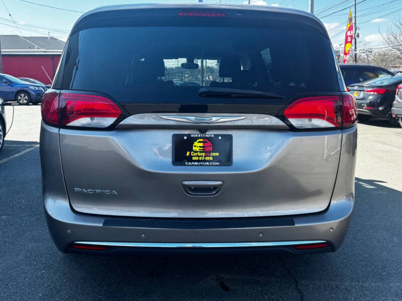 2017 Chrysler Pacifica Touring-L Plus