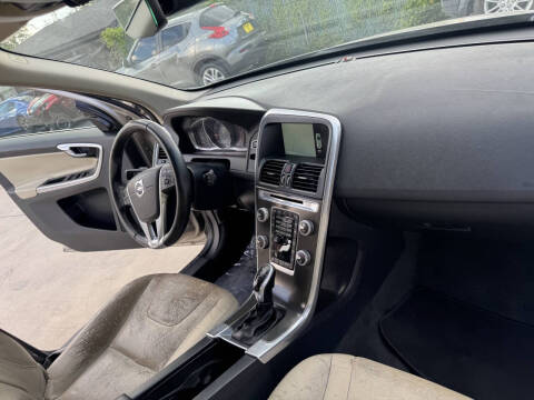 2016 Volvo XC60 T6 Drive-E