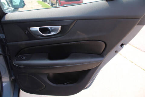 2024 Volvo S60 B5 Plus Dark Theme