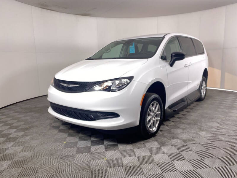 2024 Chrysler Voyager LX