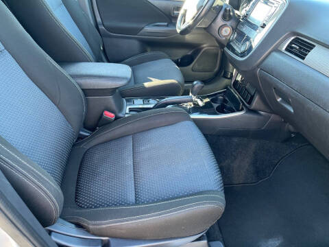 2017 Mitsubishi Outlander ES