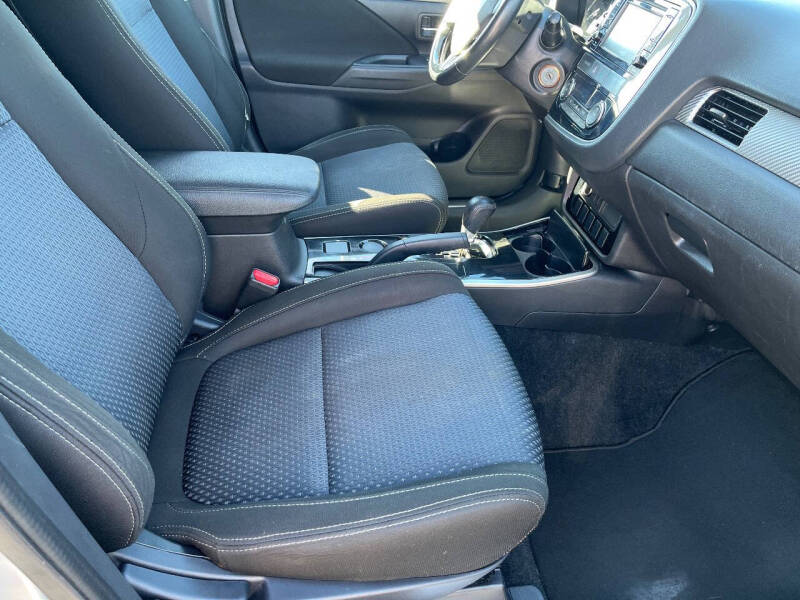 2017 Mitsubishi Outlander ES