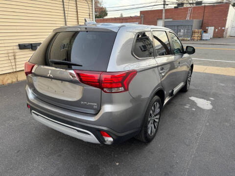2019 Mitsubishi Outlander SE