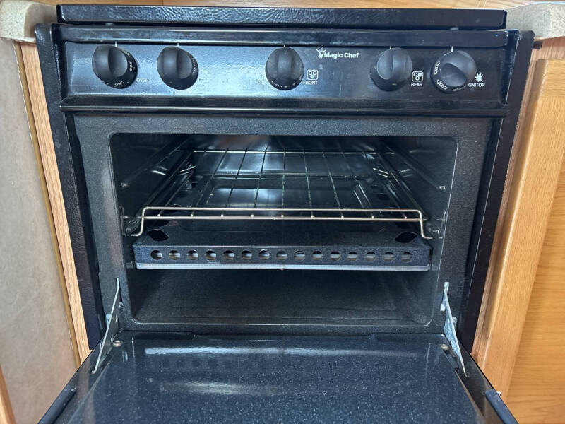 2004 Eagle Cap 950 Intermountain RV