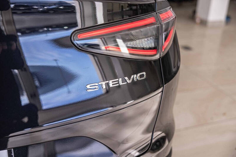 2025 Alfa Romeo Stelvio