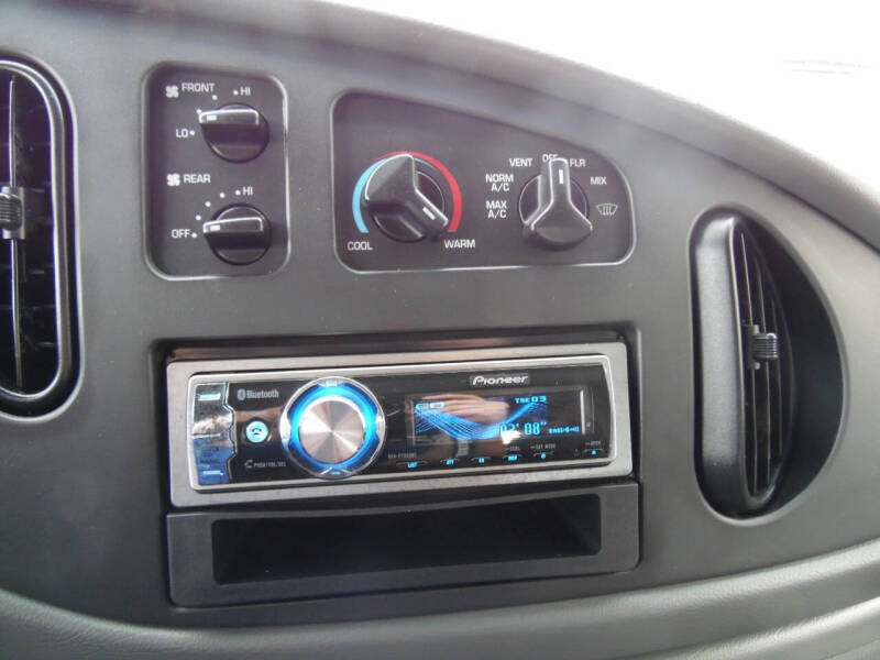 2004 Ford E-Series E-250