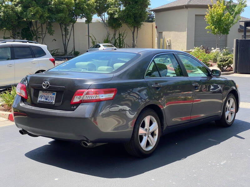 2010 Toyota Camry LE photo 5