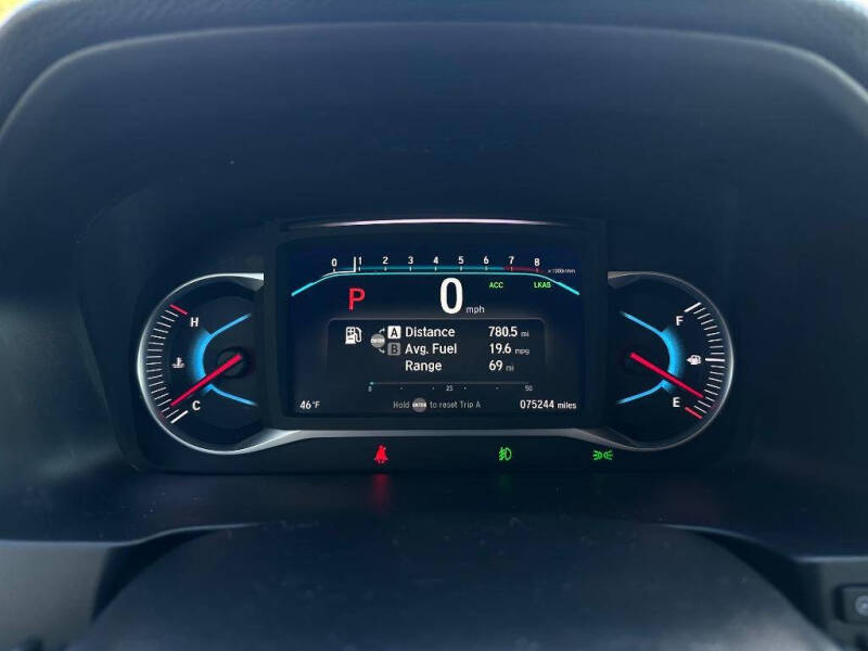 2022 Honda Pilot Touring w/Rear Captain's Chairs