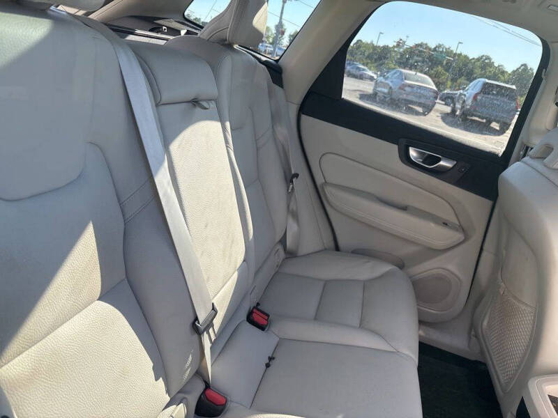 2024 Volvo XC60 B5 Core Dark Theme