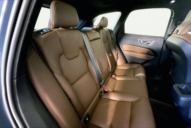 2022 Volvo XC60 B5 Momentum