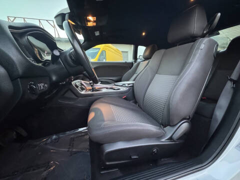 2017 Dodge Challenger SXT