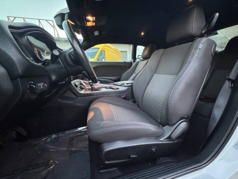 2017 Dodge Challenger SXT