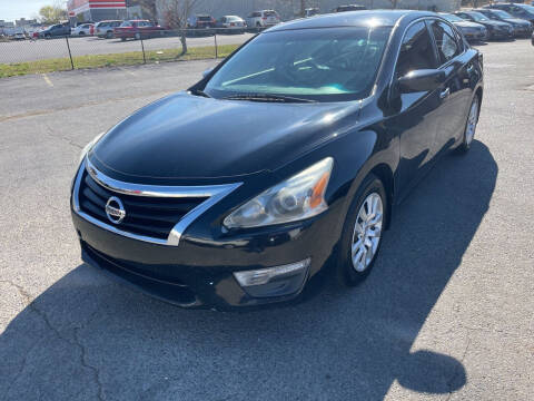 2015 Nissan Altima for sale at Diana Rico LLC in Dalton GA