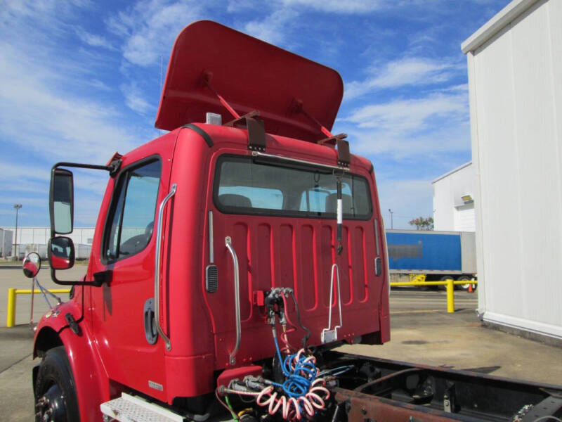 2005 Freightliner Business class M2