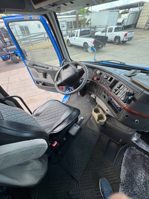 2012 Volvo VNL Super Singles