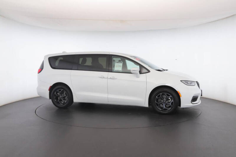 2022 Chrysler Pacifica Hybrid Touring L