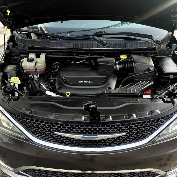 2017 Chrysler Pacifica Touring-L