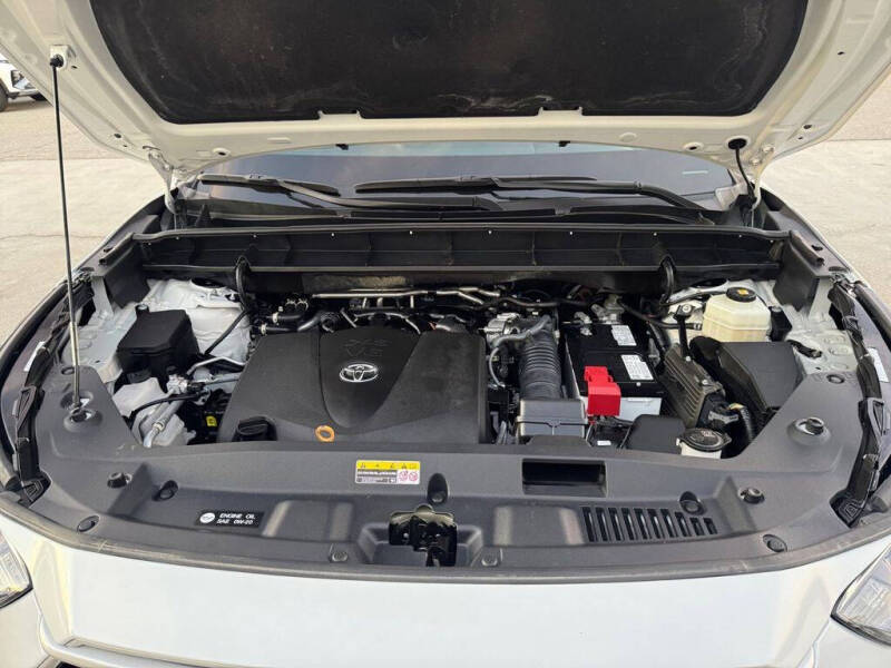 2022 Toyota Highlander LE