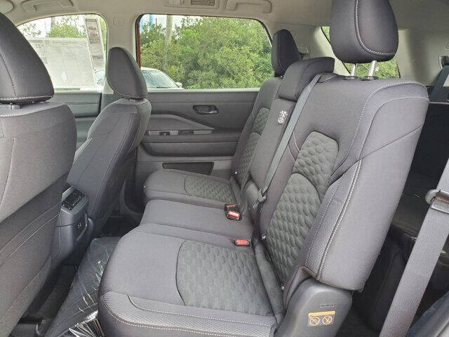 2024 Nissan Pathfinder SV