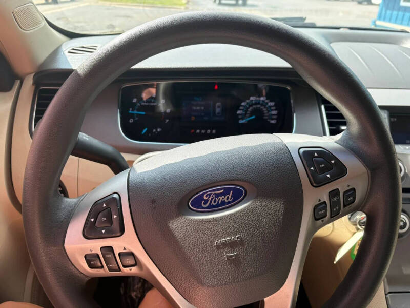 2016 Ford Taurus SE