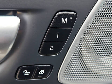 2023 Volvo XC60 B6 Ultimate Dark Theme