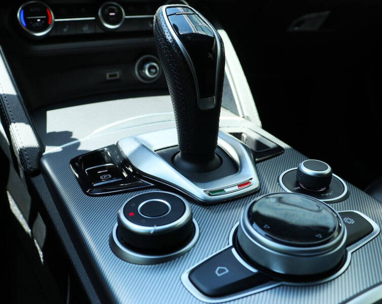 2022 Alfa Romeo Stelvio Veloce