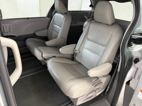 2020 Toyota Sienna XLE Premium 8-Passenger
