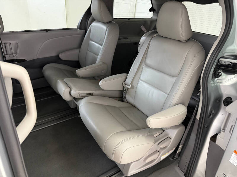 2020 Toyota Sienna XLE Premium 8-Passenger