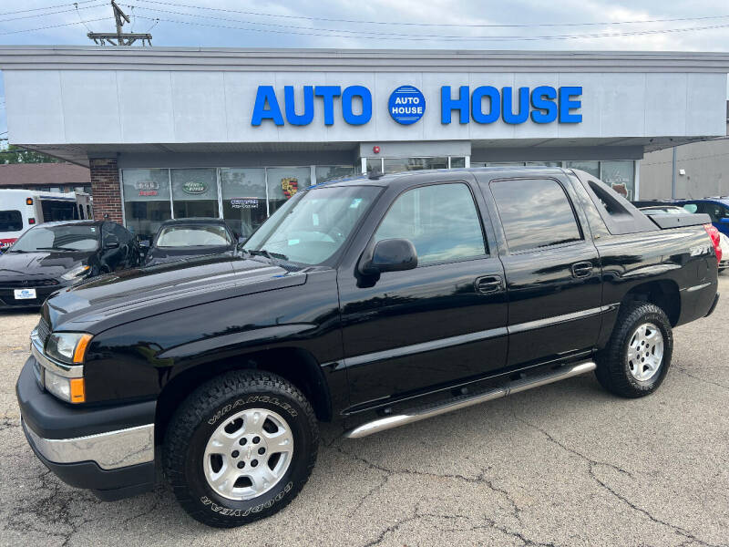 2006 Chevrolet Avalanche for sale at Auto House Motors - Downers Grove in Downers Grove IL