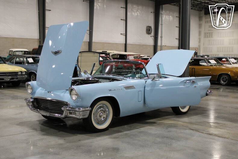 1957 Ford Thunderbird