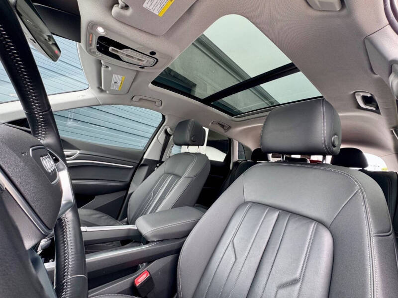 2021 Audi e-tron quattro Premium