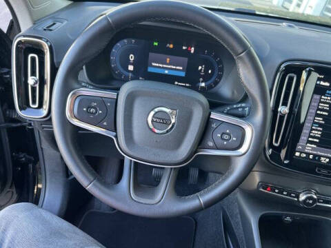 2025 Volvo XC40 B5 Core Bright Theme