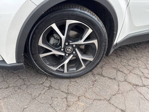 2022 Toyota C-HR XLE