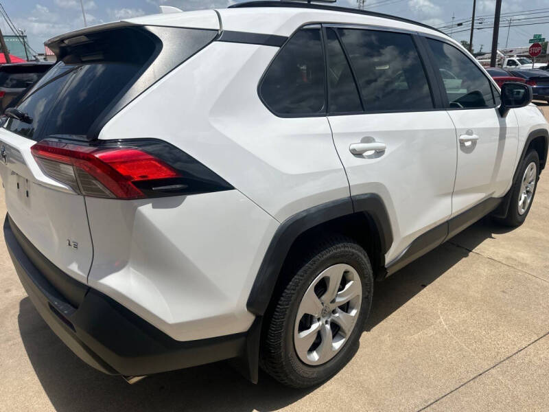 2020 Toyota RAV4 LE