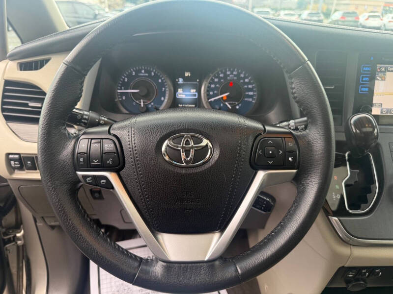 2017 Toyota Sienna XLE Premium 7-Passenger