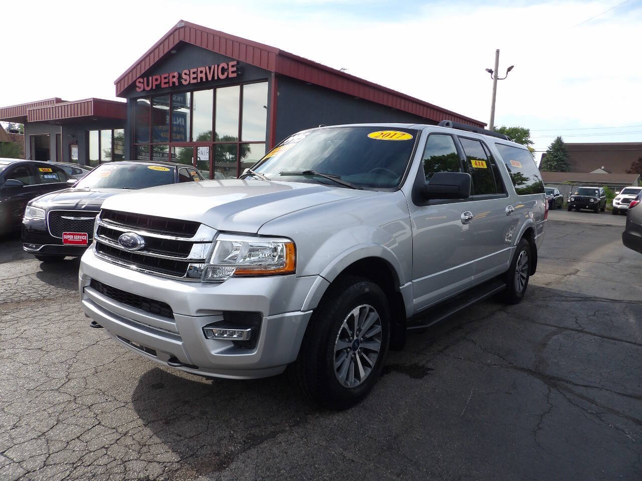 Silver 2017 Ford Expedition EL XLT 4x4 XLT 4dr SUV 1