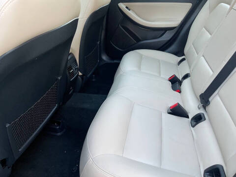 2017 Infiniti QX30 Premium