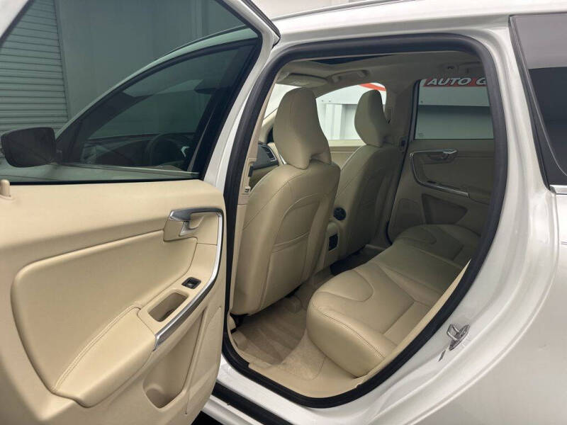 2015 Volvo XC60 T6 Platinum