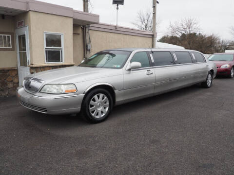 2003 Lincoln Town Car for sale at Auto Outlet of Ewing in Ewing NJ