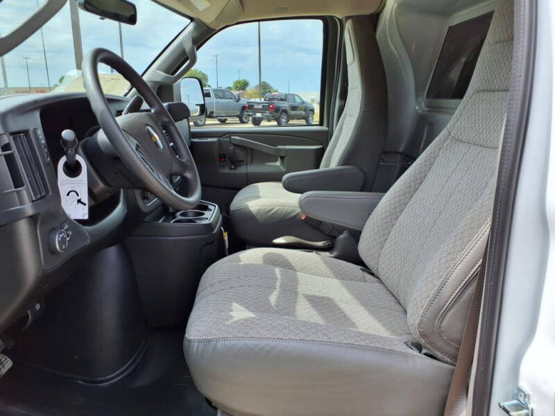 2025 Chevrolet Express 2500