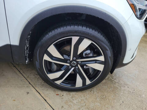 2024 Volvo XC40 B5 Plus Bright Theme