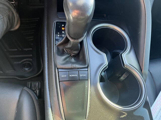 2022 Toyota Camry SE